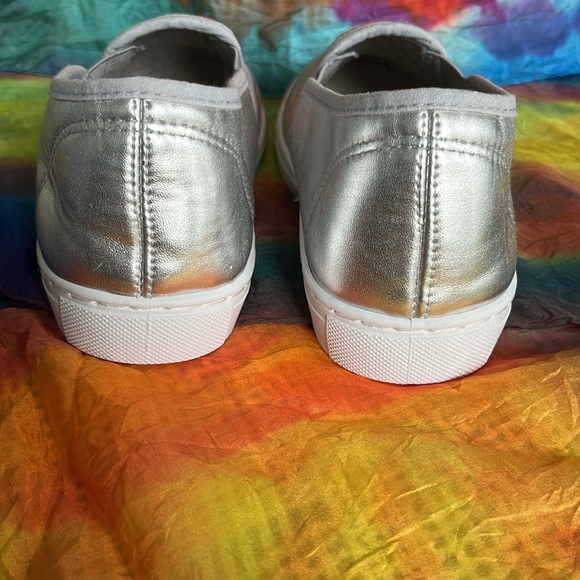 J. Adam's size 8 Quilted Loafers Metallic Silver EUC - Picture 4 of 10